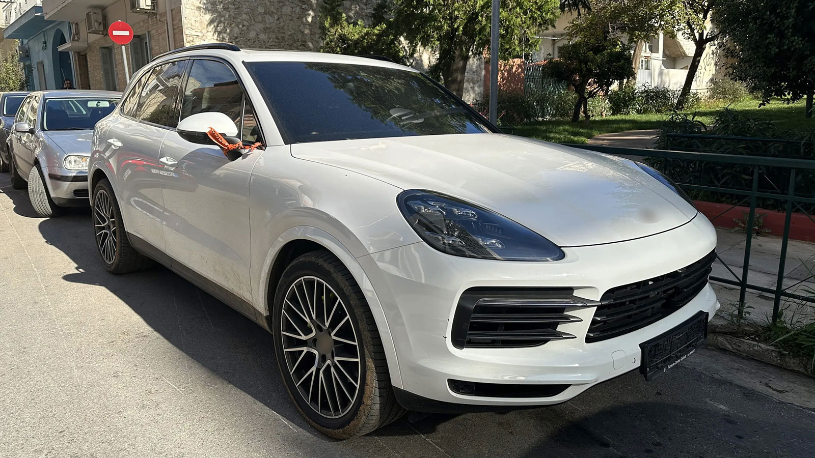 Στα χέρια της ΕΛ.ΑΣ σπείρα με φορολογικές απάτες και πολυτελή ΙΧ! 